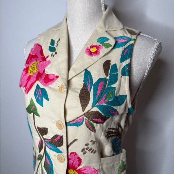 BCBGMaxAzria Floral Embroidered Vest Size XS - Picture 2 of 8